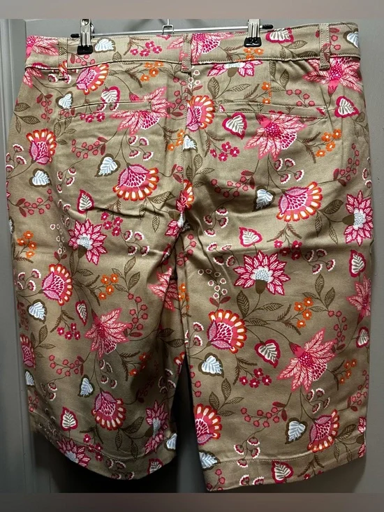 St. John’s Bay Size 14 Floral Bermuda Shorts NWT - Picture 2 of 9